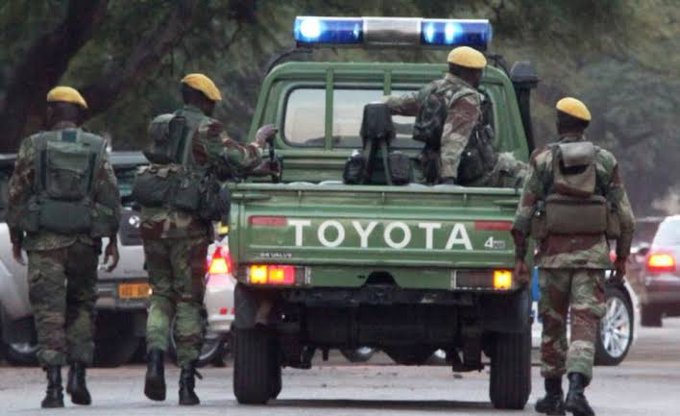 Soldiers assault police for not wearing face masks