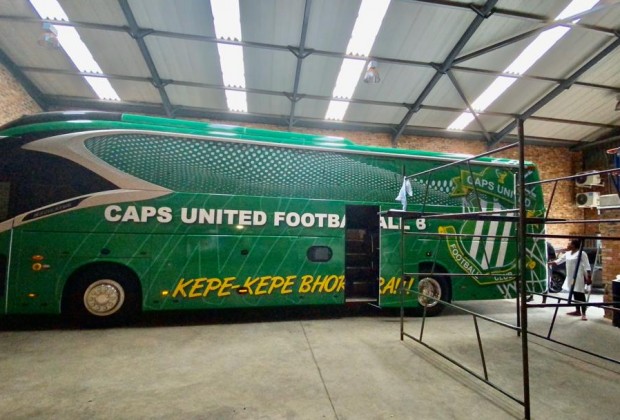 Nyasha Mushekwi donates bus to Caps United