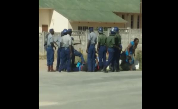 Police and Soldiers Assault People Violating Lockdown