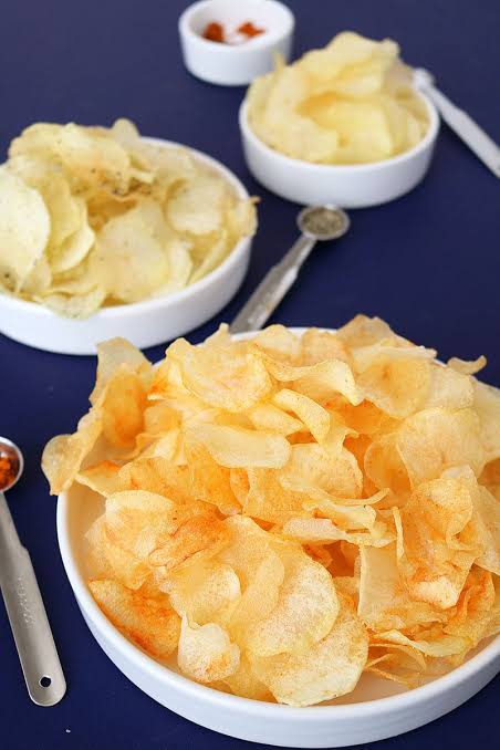 Flavoured homemade lays potato chips