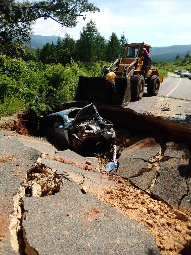 Motorist Dies On The Spot After Skyline – Chimanimani Road Collapses