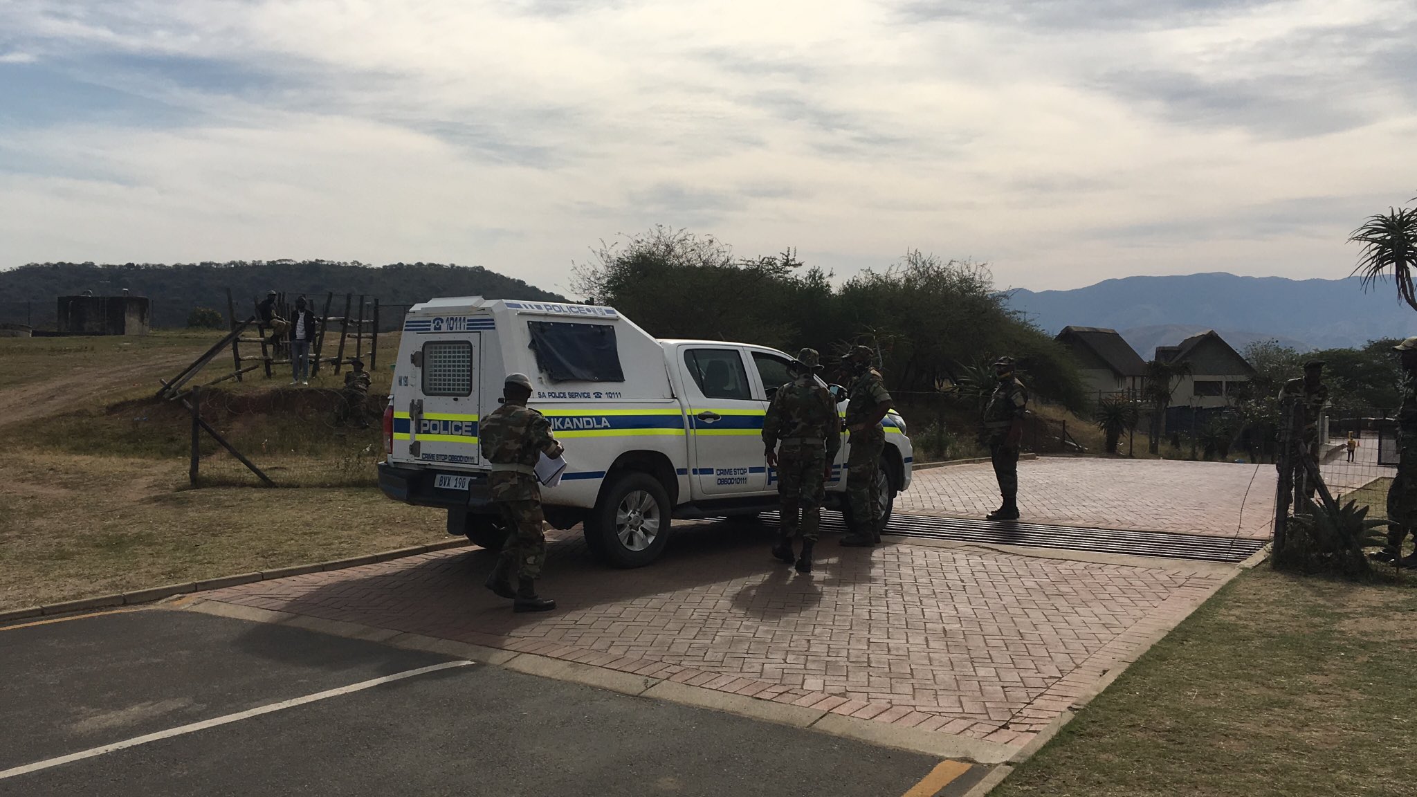 WATCH| MK Soldiers Mobilise For A Fight With Police Amid Reports Zuma Is To Freely Surrender Himself To Police