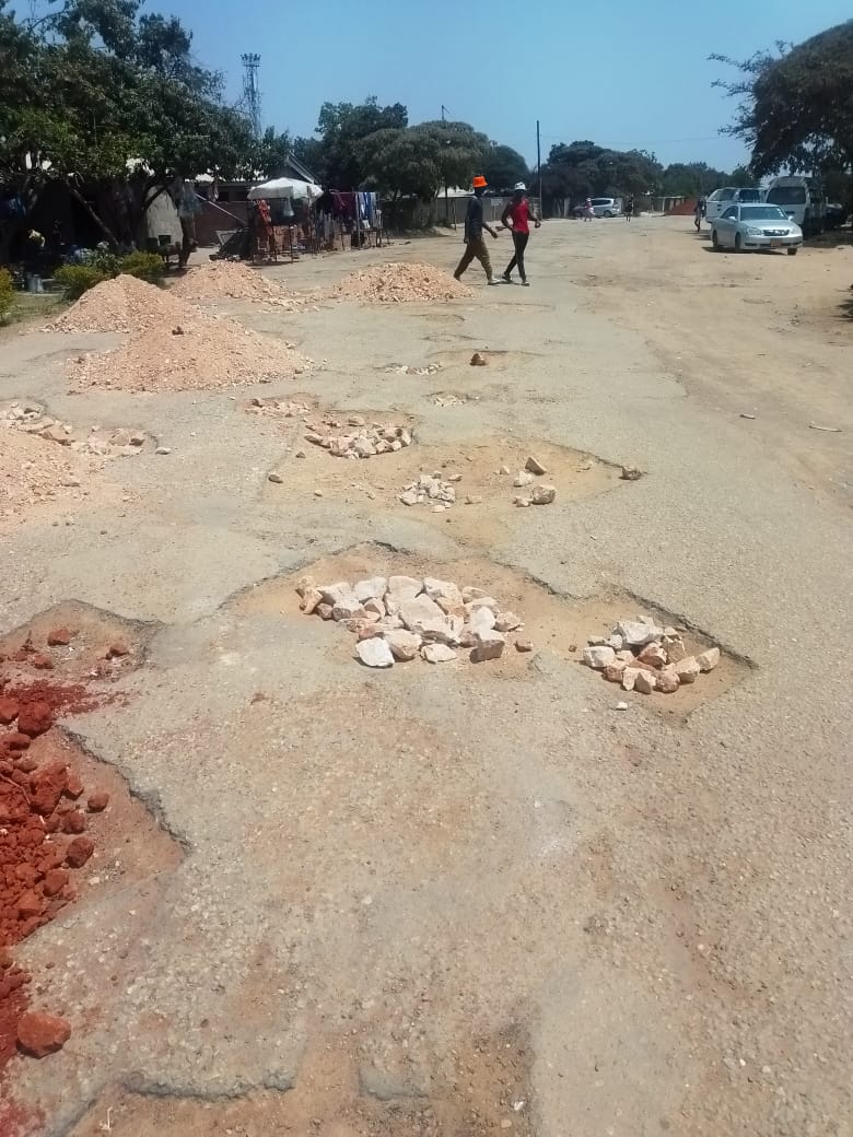 Chitungwiza Comes Under Fire After 'Patching' Tarred Roads Using Gravel