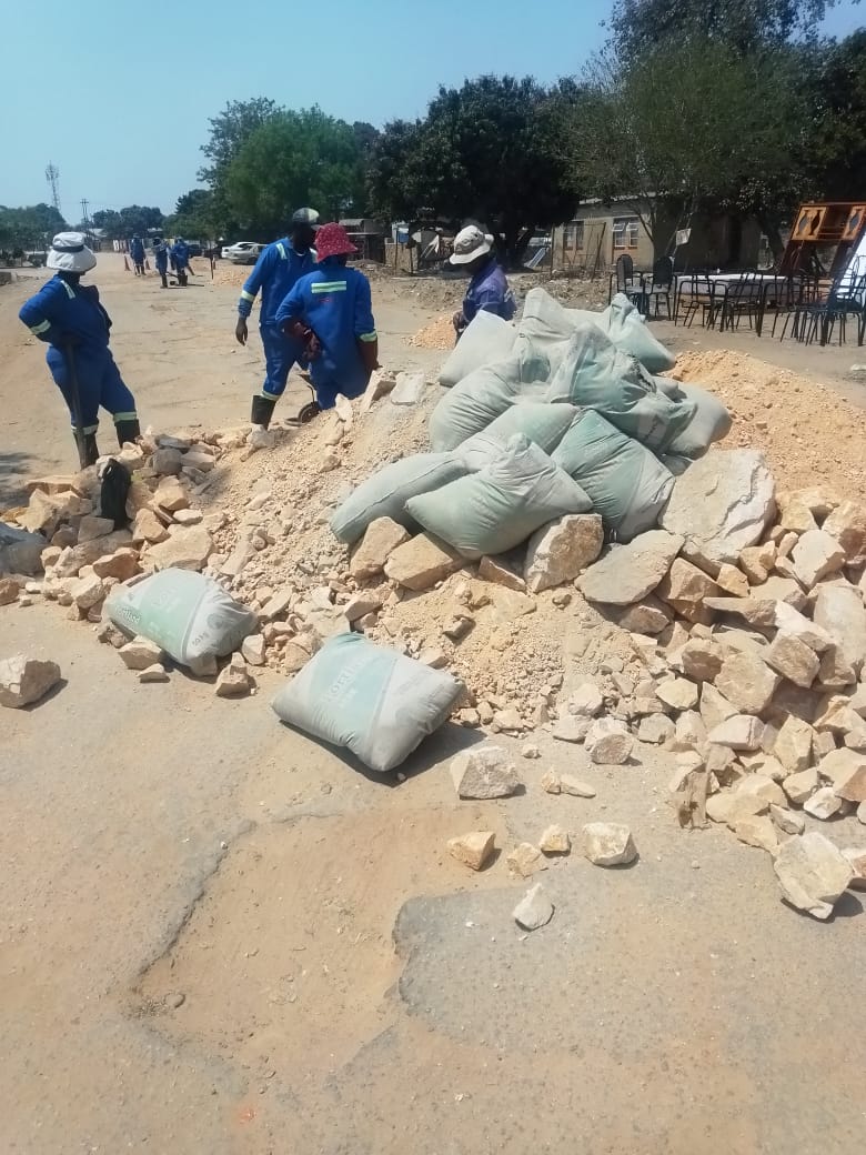 Chitungwiza Comes Under Fire After 'Patching' Tarred Roads Using Gravel
