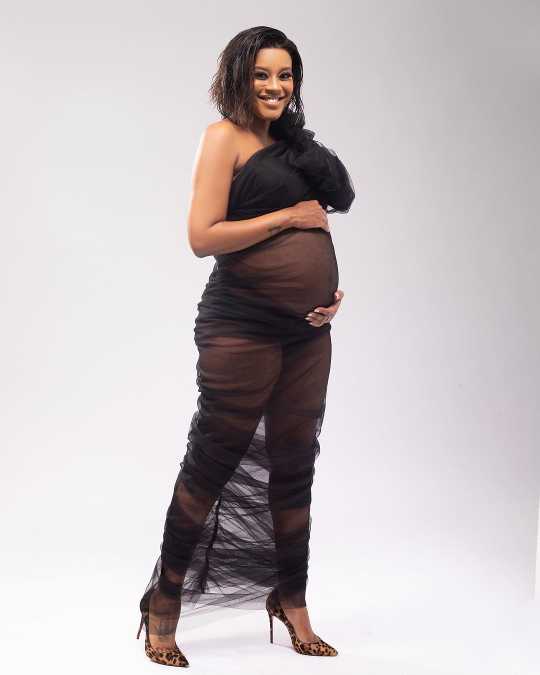 Tshepi Vundla Pregnant, Shows Off Baby Bump In Maternity Photoshoot
