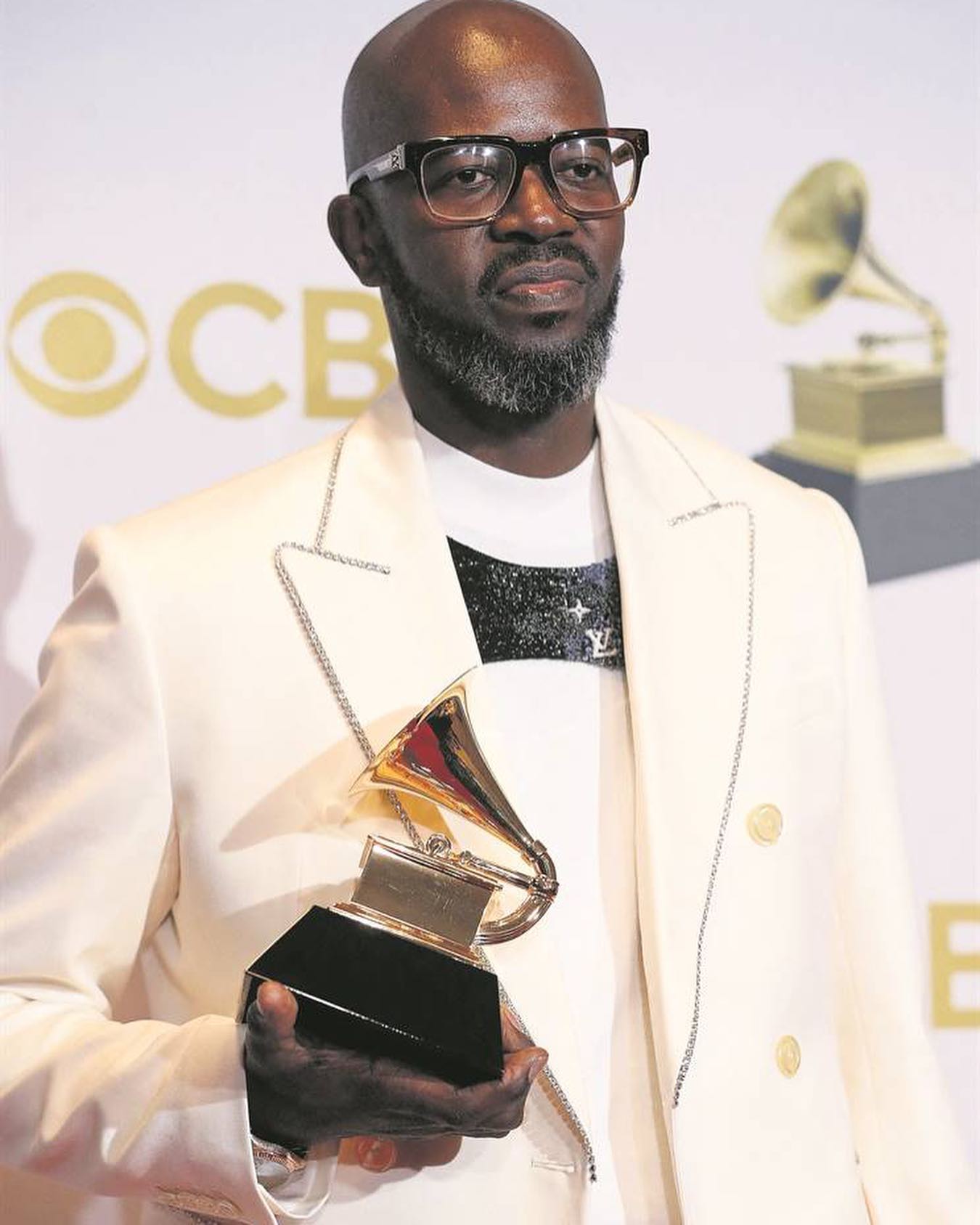 Video Of Oskido Trying On DJ Black Coffee’s “Grammy Jacket” Leaves Mzansi In Stitches