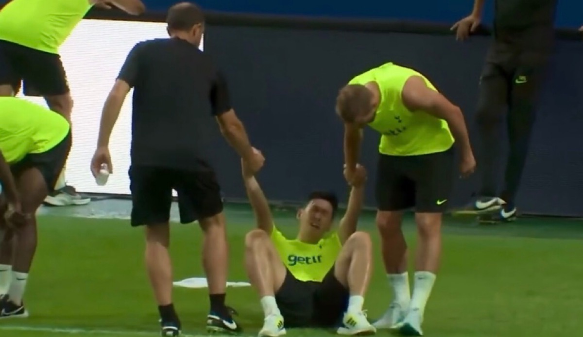 Tottenham Players Collapse During Training